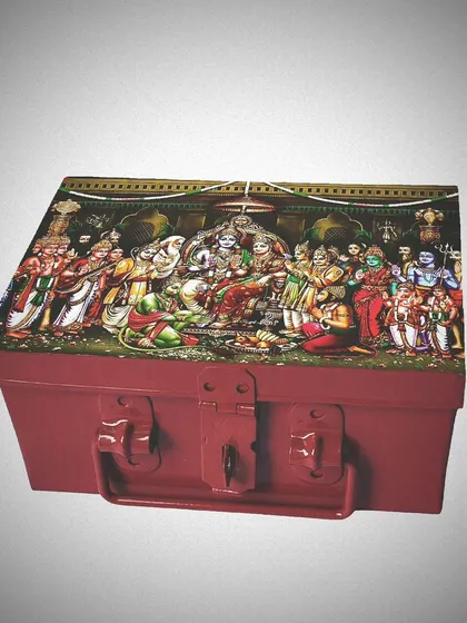A regal portrayal of the divine wedding of Rama and Sita. Our themed trunks are perfect for big fat Indian weddings, setting a tone of grandeur and tradition right from the invitation.