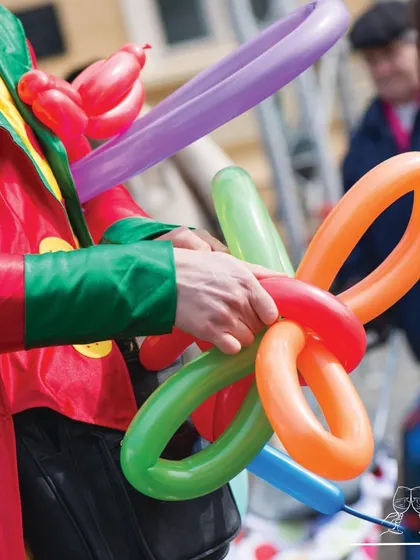 For a true carnival atmosphere, we can arrange for entertainers like balloon artists. These fun additions are always a huge hit with kids and add a magical touch to any party.