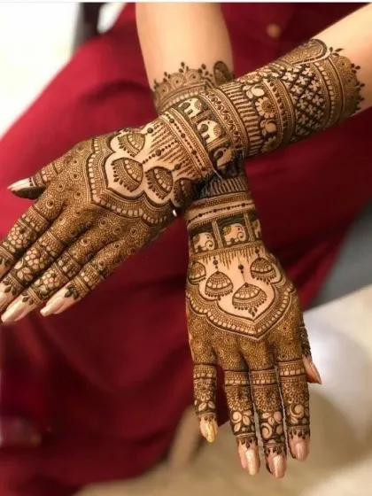 A stunning design for the back of the hands, featuring elephant and jhumka motifs. This ensures your mehndi looks beautiful from every angle.
