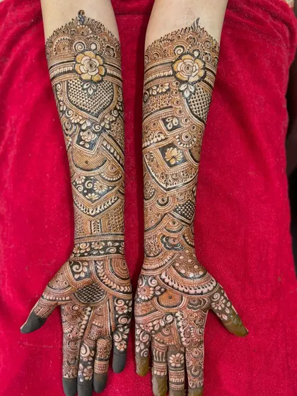 Another shot of the rose engagement design.