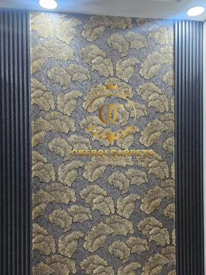 This bold, gold-leaf patterned wallpaper creates a dramatic and opulent feature wall, perfectly framed by dark fluted panels.