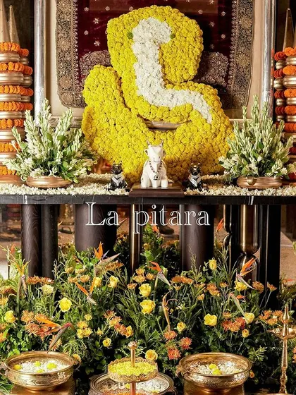 For the puja area, we created a stunning Ganesha figure made entirely of yellow flowers. The deity was surrounded by traditional brass lamps (diyas) and arrangements of tuberoses, creating a serene and sacred space.