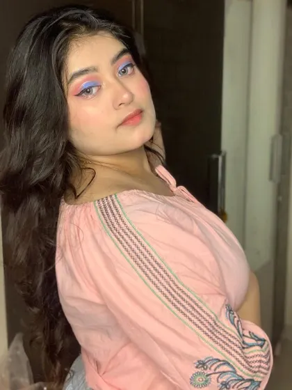 Another angle of the soft pastel eye makeup.