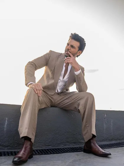 A modern, relaxed take on suiting. The open collar and the rooftop setting give this classic brown suit a contemporary, cool vibe.