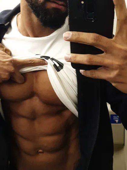 Another angle of a quick ab check. Consistency is what reveals these results. It’s about the daily habits you build.