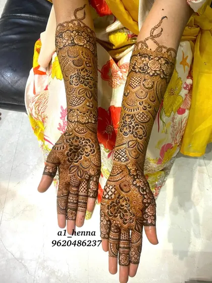 This full-arm bridal design features beautiful floral bands and intricate patterns, perfect for a bride who wants a statement look.