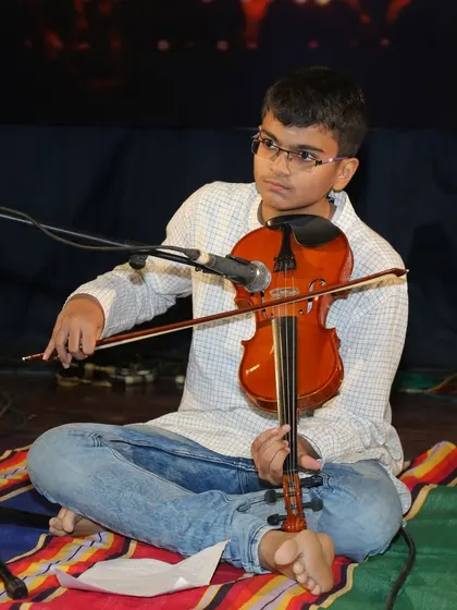 Amogh demonstrates precise fingerwork on the violin, a key aspect of our detailed instrumental training.