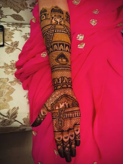 A single-arm view of the previous design, highlighting the intricate peacock and dome details.