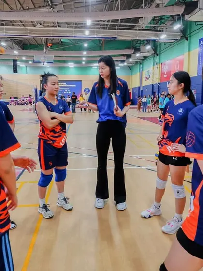 A coach from another participating team strategizing with her players. We learn so much by observing different coaching styles.