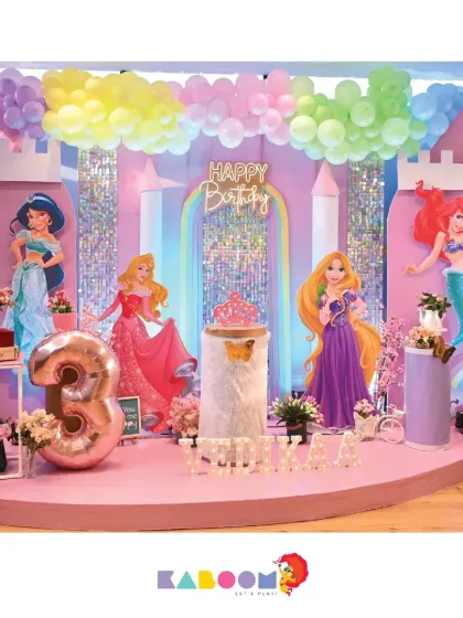 A grand Disney Princess castle theme, featuring Jasmine, Aurora, Rapunzel, and Ariel. The sparkling backdrop columns add an extra touch of royal magic.