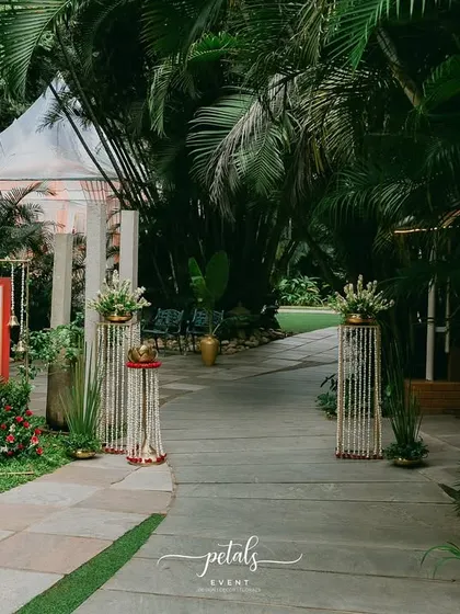 The pathway to the Nalugu ceremony is lined with beautiful floral arrangements and traditional props, creating a warm and inviting entrance for guests.