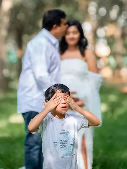A duplicate of 32, this creative family photo is a fun way to announce a new arrival and capture the family's dynamic.