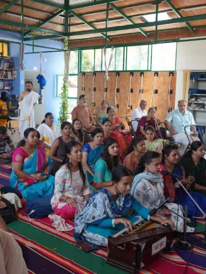 Our students and the Sai Rudram team gathered for the Rudraabhishekham. The morning was filled with devotion, followed by the distribution of certificates for our Props Mastery course and uplifting bhajans.