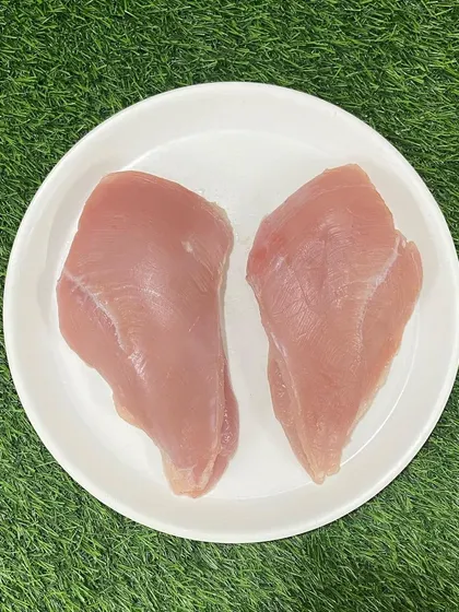 A perfect pair of Turkey Breast fillets. This is an exceptionally lean cut, ideal for pets on a low-fat diet.