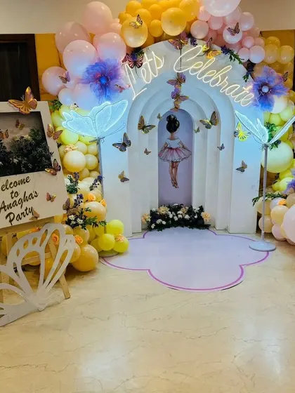 The full entrance setup for the ballerina party, including a personalized welcome sign.