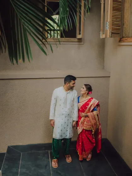 A sweet and traditional portrait of the couple, framed by the lush greenery of their Goa wedding venue.