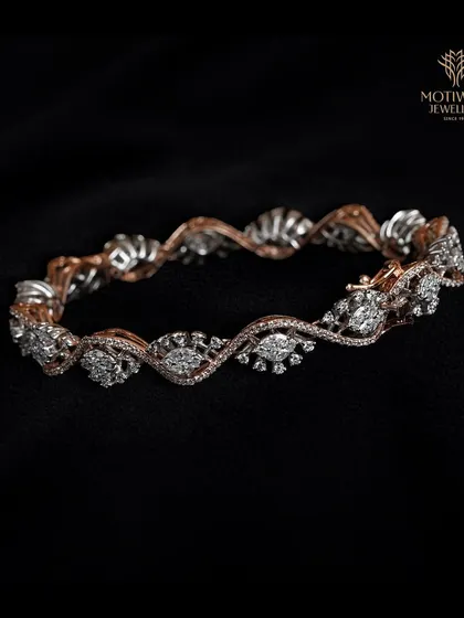 A delicate and intricate diamond bangle with a wave-like pattern. The openwork design in rose gold gives it a light and airy feel, perfect for elegant occasions.
