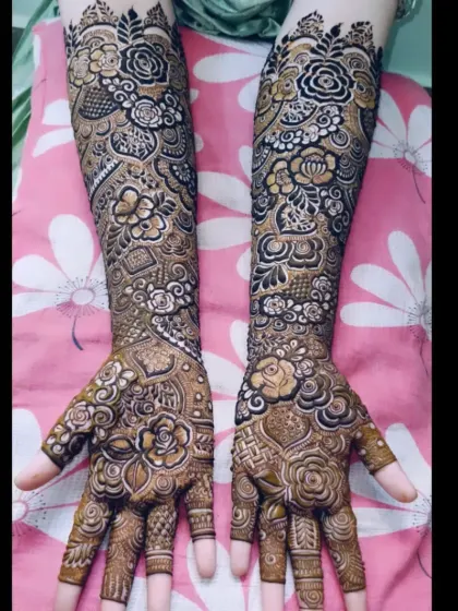 A beautiful shot of a full bridal design, with the fresh paste highlighting the intricate details on the palms and fingers.