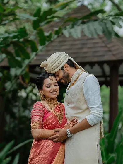 A tender embrace surrounded by nature. We use the beauty of the outdoors to enhance the romance of our couple portraits, creating images that are both serene and emotional.