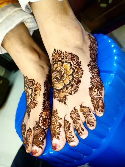 A different angle of the simple floral foot design, showing its versatility and beauty.