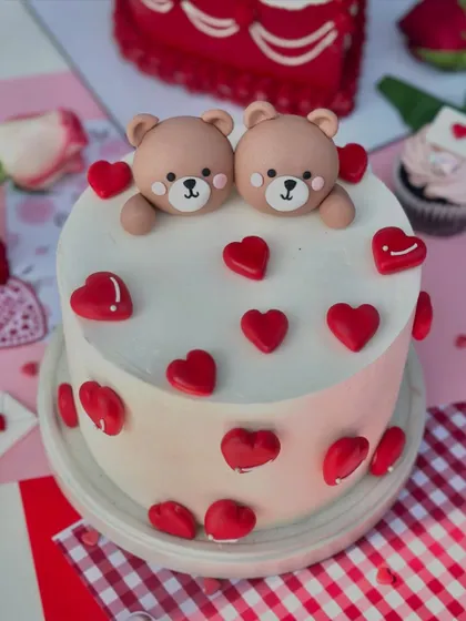 Another angle of the cute teddy bear Valentine's cake, perfect for showing your love.