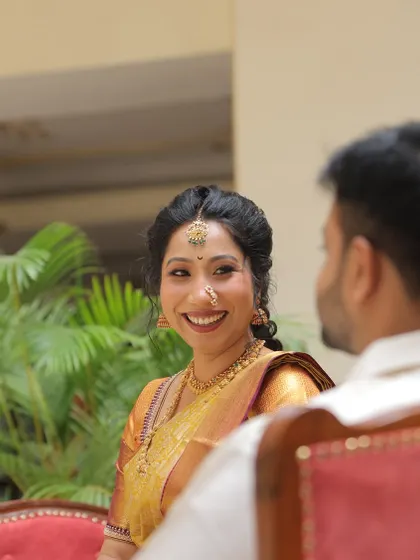 A classic Maharashtrian bridal look, captured in a candid moment. I focused on creating a soft glam finish that highlights her features, including the traditional nath and maang tikka.