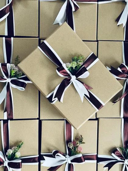 A top-down shot of the corporate gift boxes, creating a visually satisfying pattern of beautiful packages.