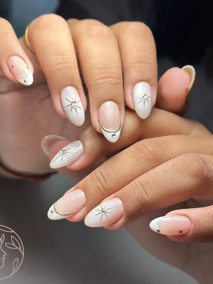 A chic and modern take on a classic look. This set combines aura art, isolated chrome lines, and delicate star details for a celestial and elegant design.