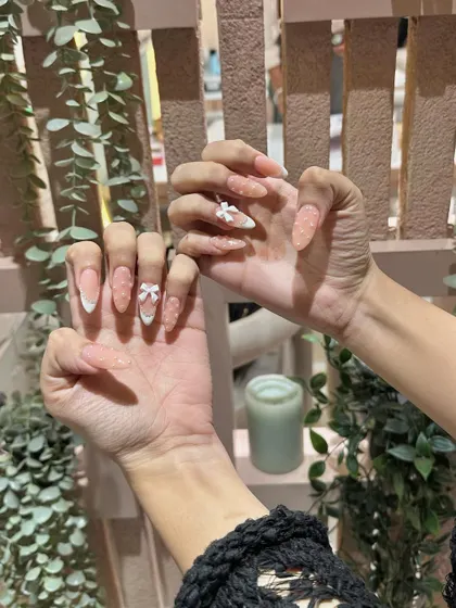 Another angle of our playful 3D bow and glitter nail extensions. Perfect for when you want your nails to be the center of attention.