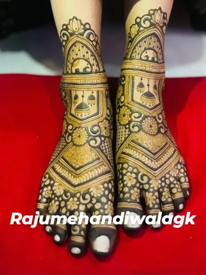 A beautiful foot design with elephants and jhumkis, matching the bride's hand mehendi for a complete and cohesive look.