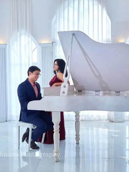 The all-white interior of our piano room creates a bright and airy atmosphere, perfect for capturing sophisticated and timeless pre-wedding photos.