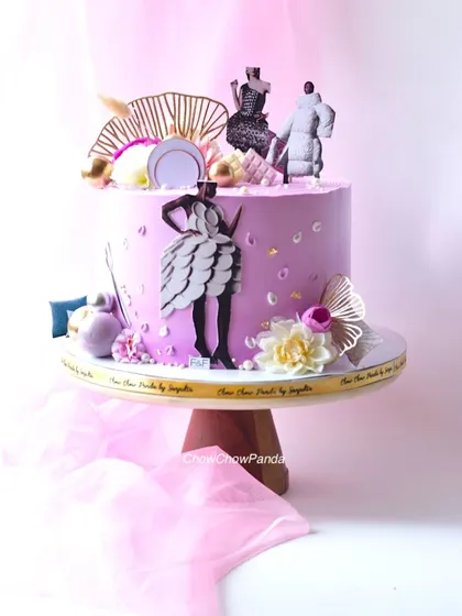 A side view of the fashion-themed cake, showing the different model figures.