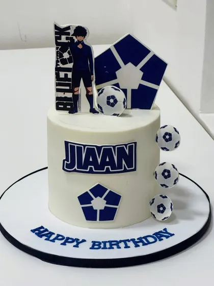 When birthdays meet football dreams. This custom football-themed cake was specially designed with bold blue and white details and sporty elements for a true football lover.