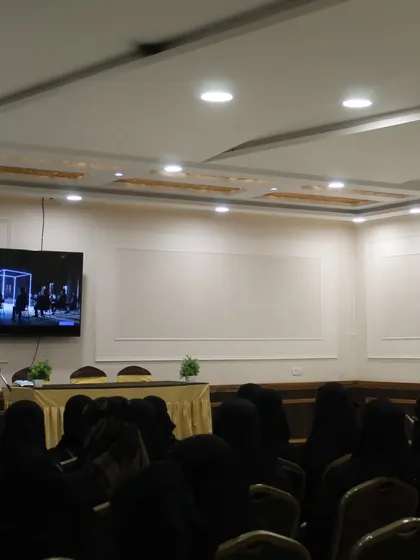 During a workshop session, I use video examples to demonstrate techniques and inspire the attendees before they try the practical exercises themselves.