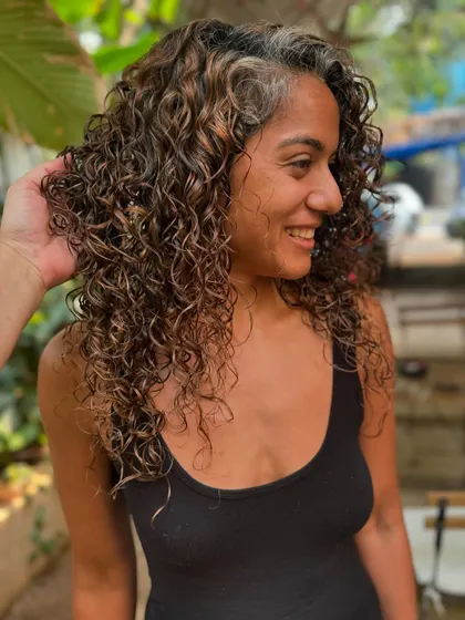 A side profile of these stunning curls. The definition and shine are just perfect. (No filter)
