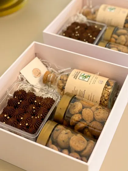 Make your Rakhi celebrations extra special with our "build-your-own" hampers. These boxes are filled with a brownie tub, granola, and jars of our delicious cookies.