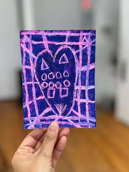 A geometric heart design created with the sgraffito technique. This project helps kids understand concepts of pattern, shape, and contrast in a hands-on way.