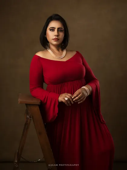 A closer portrait from the same session, focusing on her poise and the elegant details of her pearl necklace.