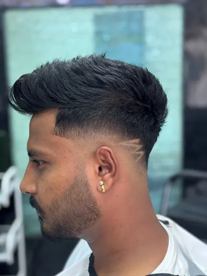 Another view of the fade with the line design, showing the precision.