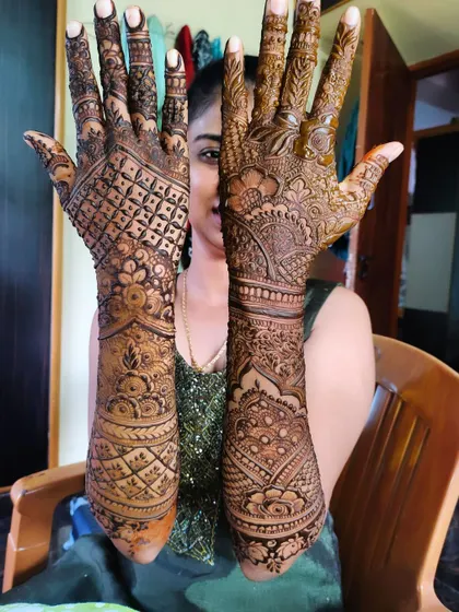 This bride chose a design with heavy, traditional patterns. The result is a breathtaking work of art that covers both arms completely.