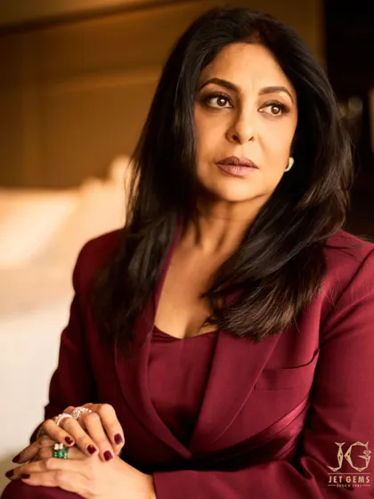 The versatile Shefali Shah, showcasing a different look with my jewellery. Here she pairs a stunning emerald ring with a stack of my signature diamond rings.