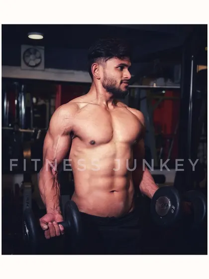 For fitness portfolios, I focus on definition and strength. Here, I used specific gym lighting to sculpt the muscles and capture the intensity of a workout, creating a powerful and motivating image for a fitness professional.