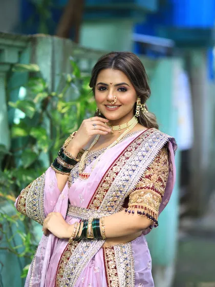 A beautiful portrait showcasing the subtle makeup and the intricate details of the lavender Nauvari saree and heavily embroidered blouse.
