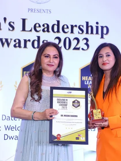 A closer look at the moment I received the Asia's Leadership Award 2023. Awards like these are a testament to my team's hard work and our dedication to our patients.