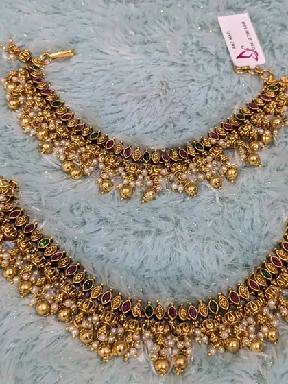 A duplicate of 169, showing the same beautiful kemp-stone ear chains.