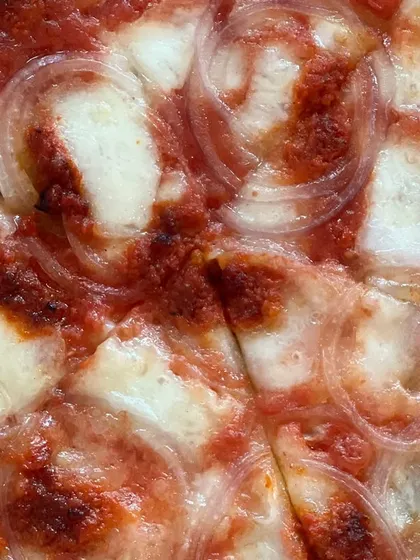 "Goa ahead, steal my slice!" Our Goan sausage pizza brings the spice and all the beachy vibes in one bite.