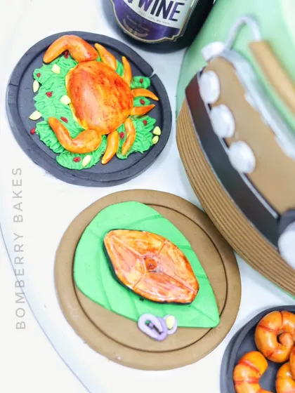 A close-up of the edible crab and fried fish on banana leaf.
