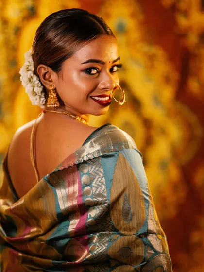 Another beautiful over-the-shoulder pose. The smile is genuine and the lighting is perfect.