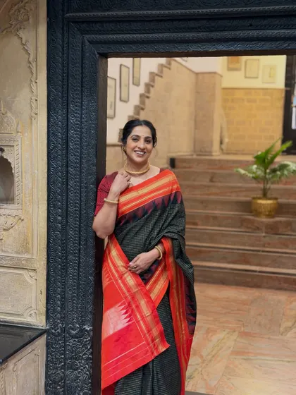 A beautiful shot of Madhurani at a heritage location. The classic setting is a perfect backdrop for her traditional saree and the timeless makeup look I created.