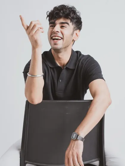 A candid shot from a model test shoot. This is part of the real-world experience our students get.